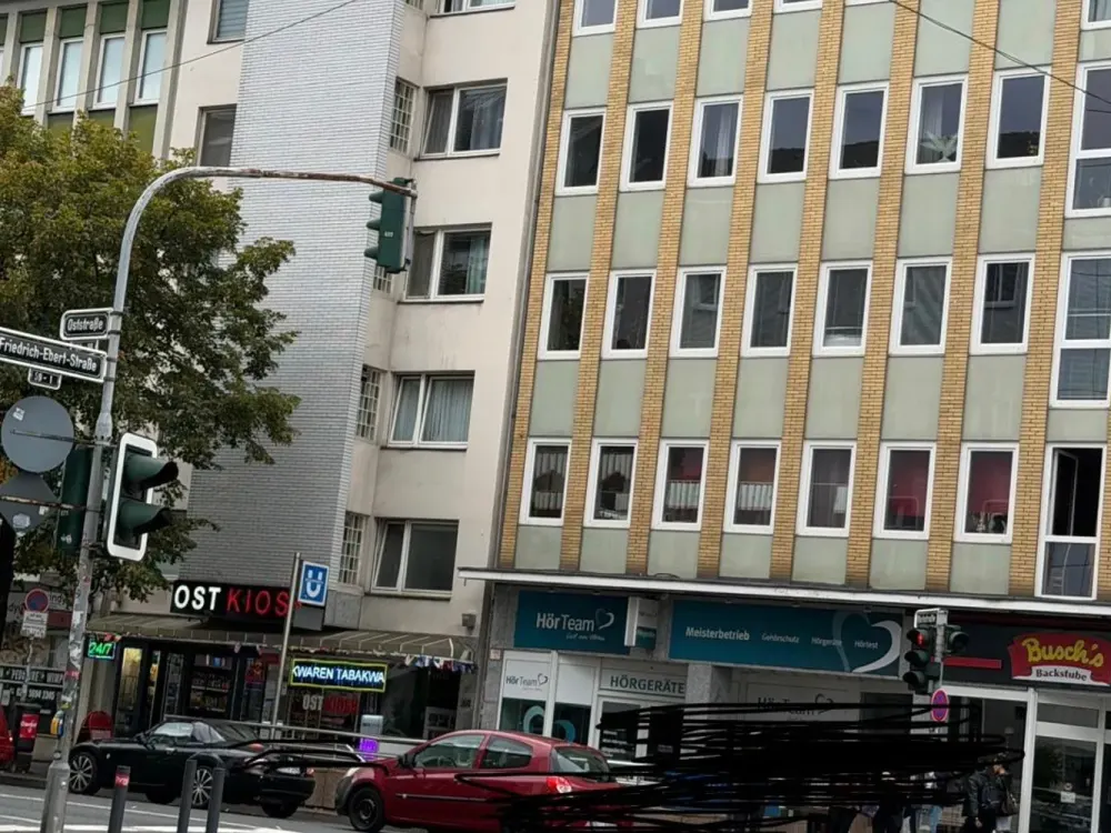 Freie kleine 2 Zimmerwohnung mit großem Balkon in der Düsseldorfer City