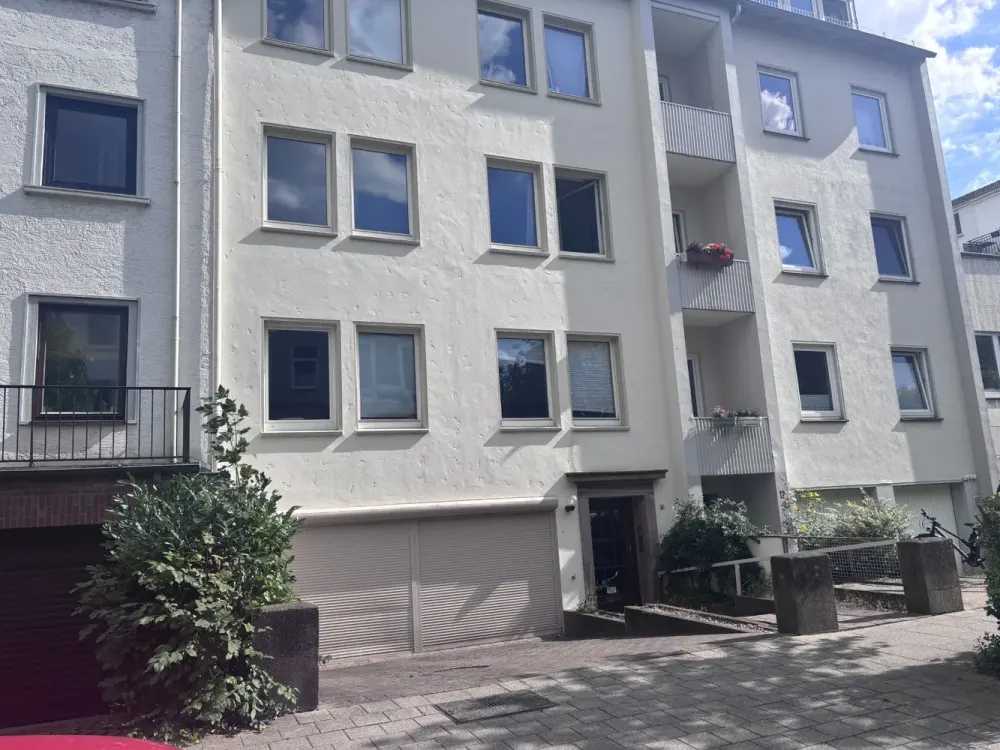 Living in Bremen City - Cozy 2-Room Apartment with Fitted Kitchen