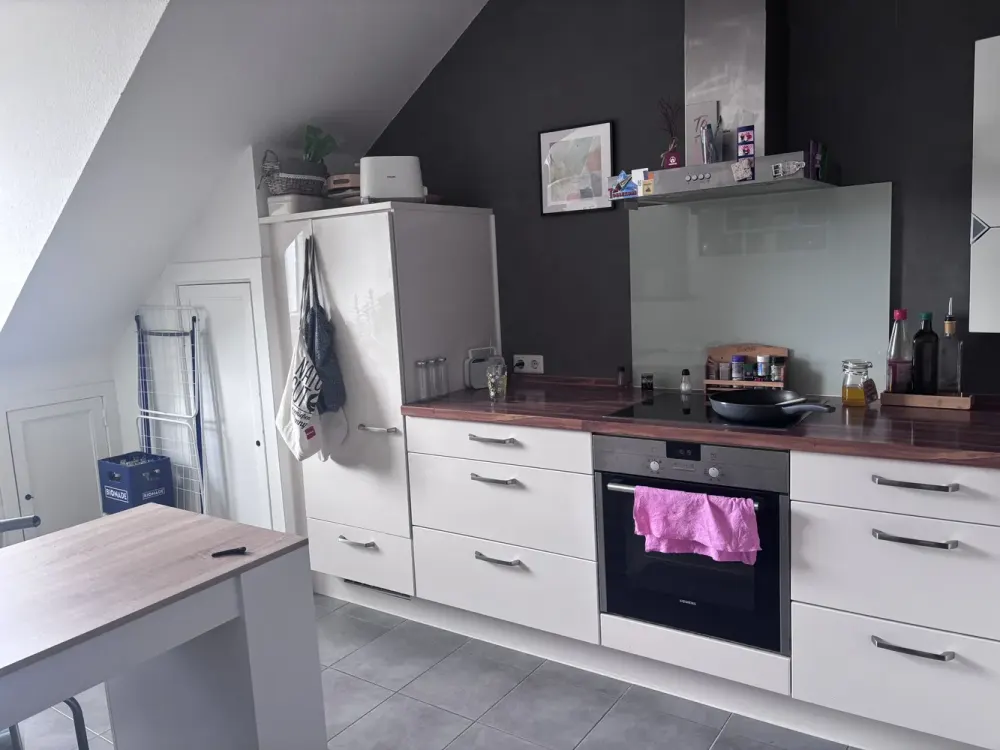 Living in Bremen City - Cozy 2-Room Apartment with Fitted Kitchen