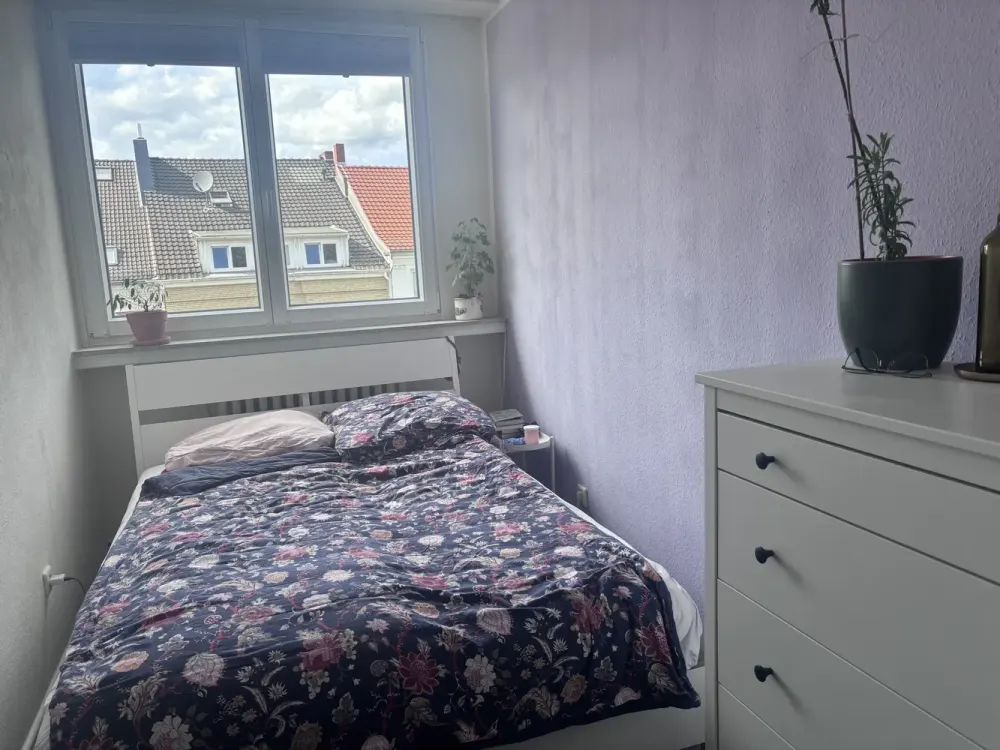 Living in Bremen City - Cozy 2-Room Apartment with Fitted Kitchen