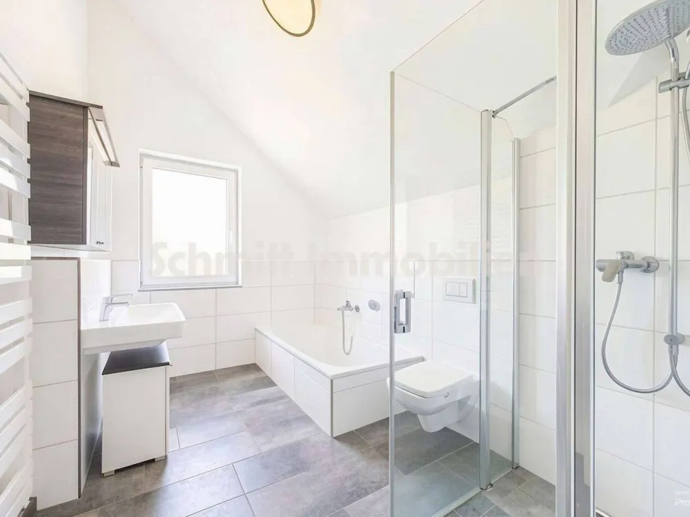 Moderne 3-Zimmer-Dachgeschosswohnung in Frankfurt-Goldstein