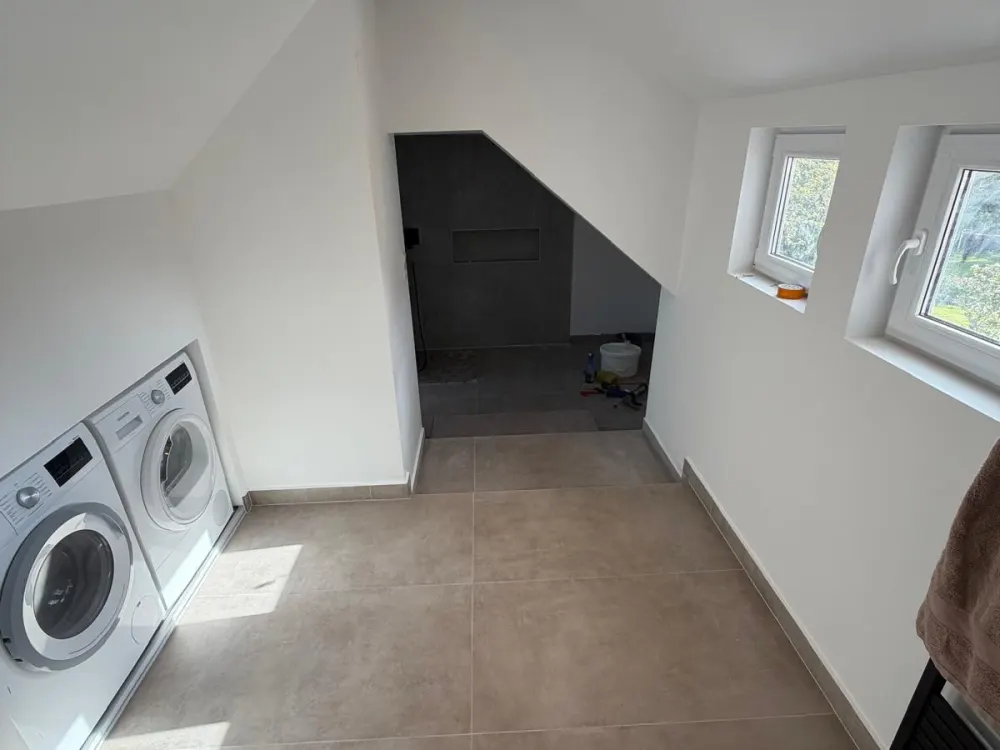 High-quality modernized 4-room maisonette apartment with garden
