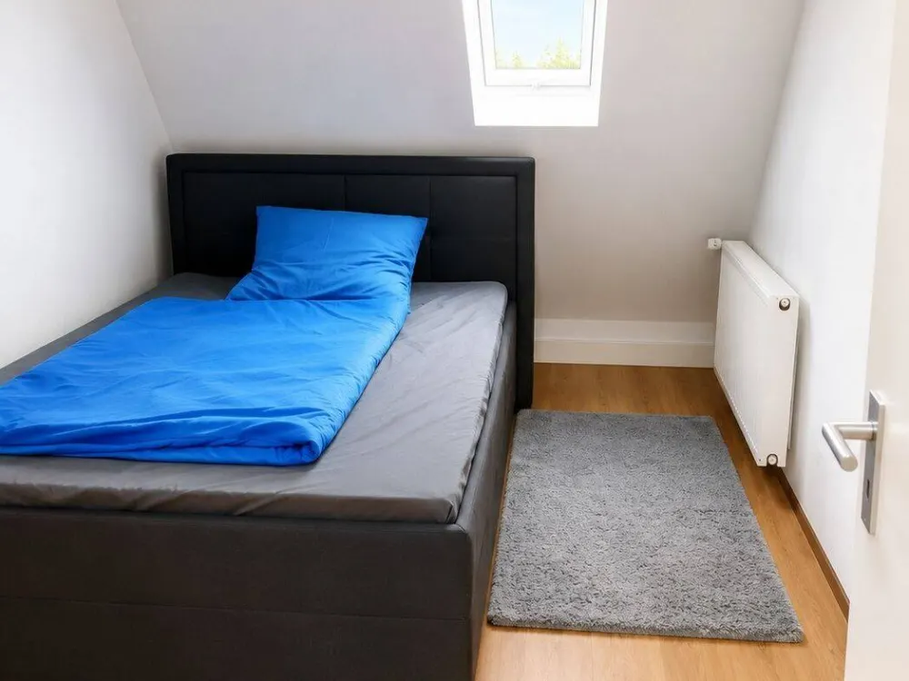 Charmante sanierte 2-Zimmer DG-Wohnung / Möbliert / inkl. Einbauküche