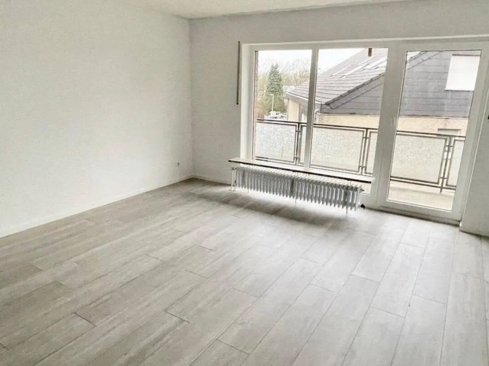 Von priv. - schönes 1-Zi. Single-Appartement in Pad Schloß Neuhaus, ruhige Lage m. Balkon 2.OG