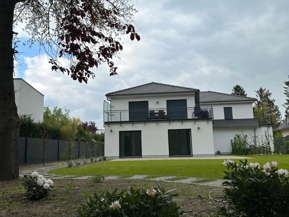 Moderne 4-Zimmer-Wohnung mit zwei Terrassen & Blick ins Grüne