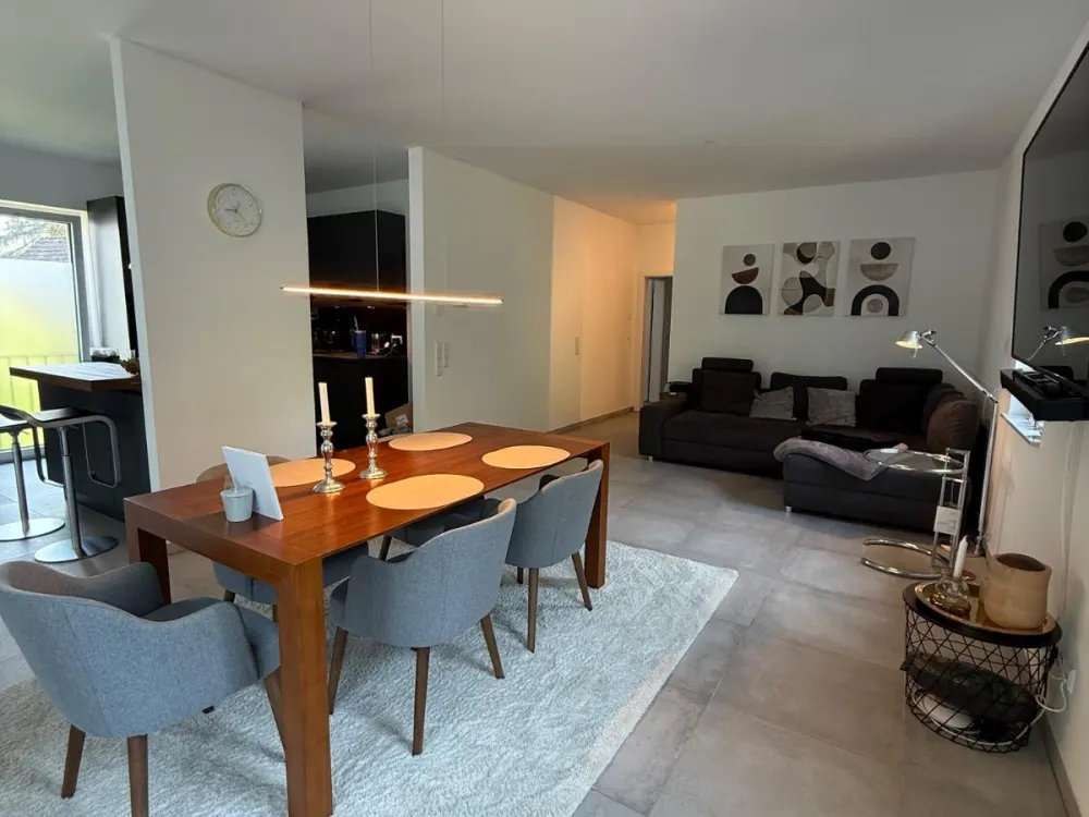 Moderne 4-Zimmer-Wohnung mit zwei Terrassen & Blick ins Grüne