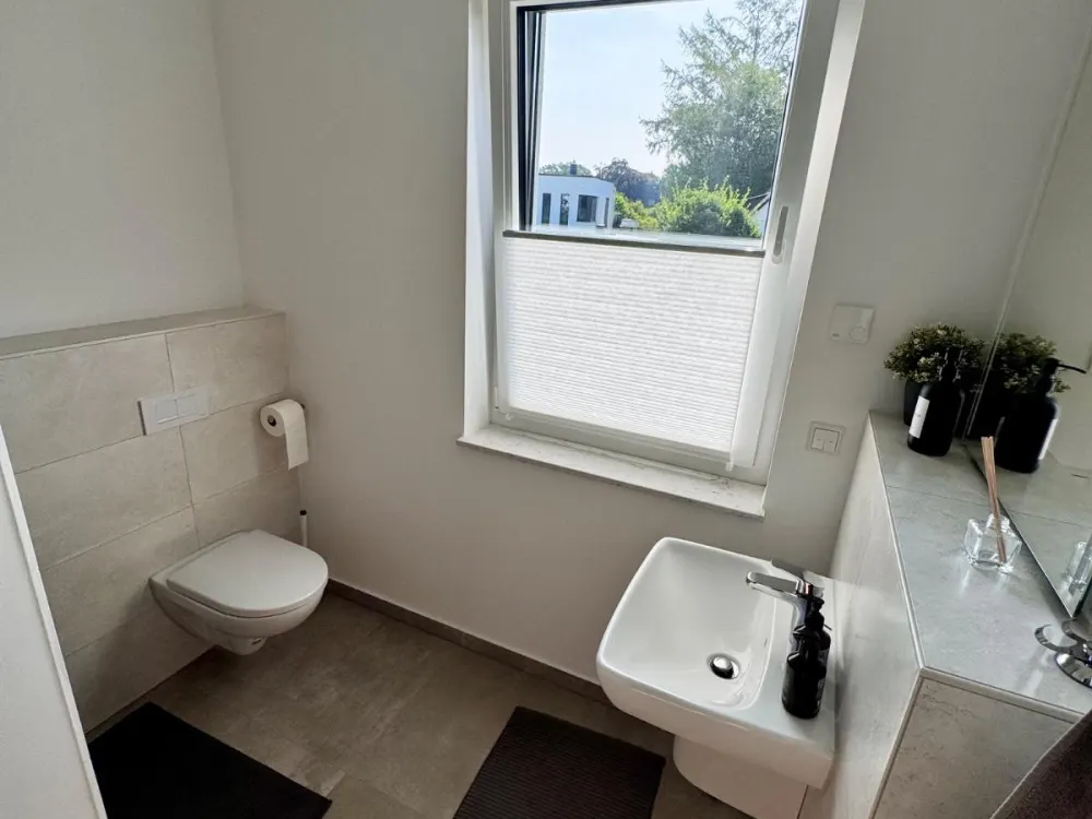Moderne 4-Zimmer-Wohnung mit zwei Terrassen & Blick ins Grüne