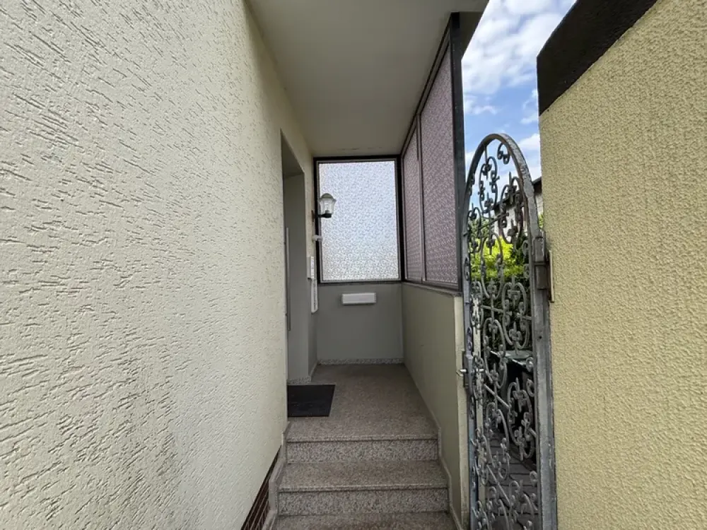 Einziehen & Wohlfühlen: Helle 3-Zimmer-Wohnung im 1. OG mit optionaler Garage!