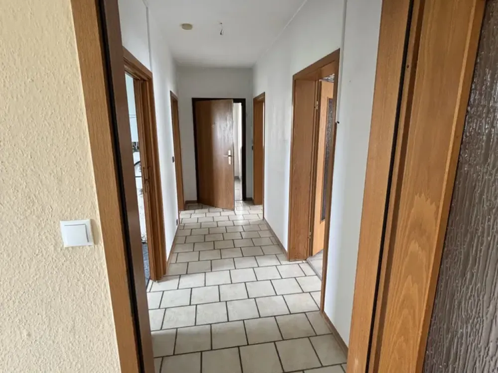 Einziehen & Wohlfühlen: Helle 3-Zimmer-Wohnung im 1. OG mit optionaler Garage!
