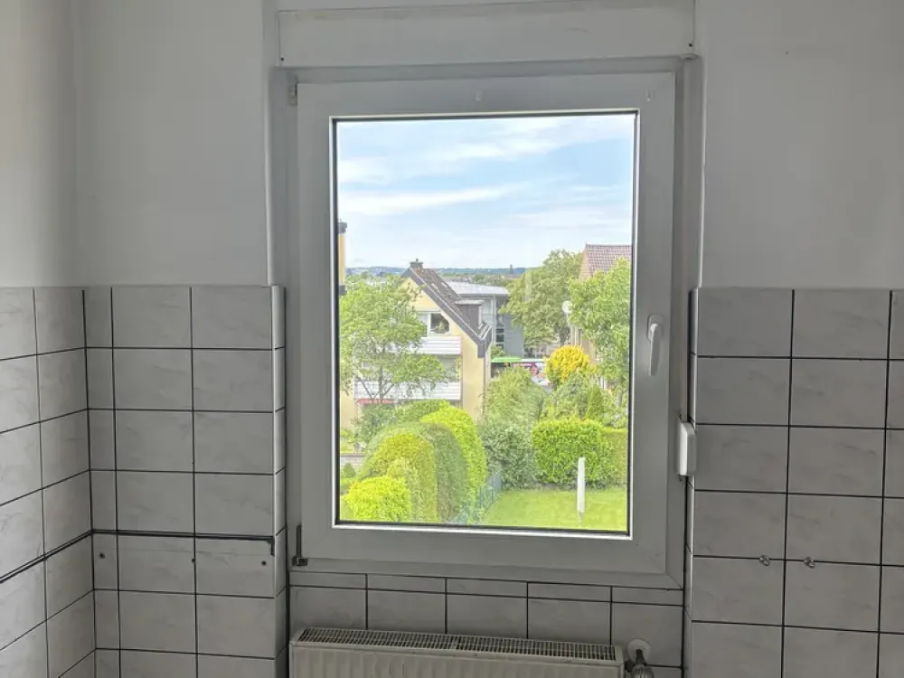 Einziehen & Wohlfühlen: Helle 3-Zimmer-Wohnung im 1. OG mit optionaler Garage!