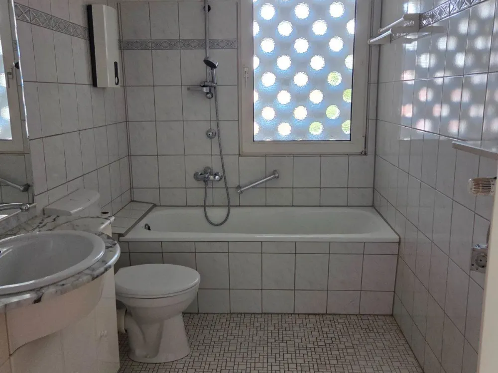 2 Zimmer Wohnung 60qm, sehr zentral, WBS erforderlich