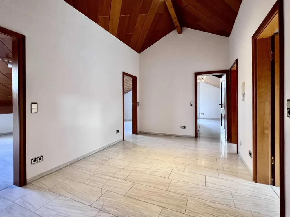 73779 Deizisau: 4-Zimmer-Wohnung im 1.OG eines Mehrfamilienhauses in bester Aussichtslage.
