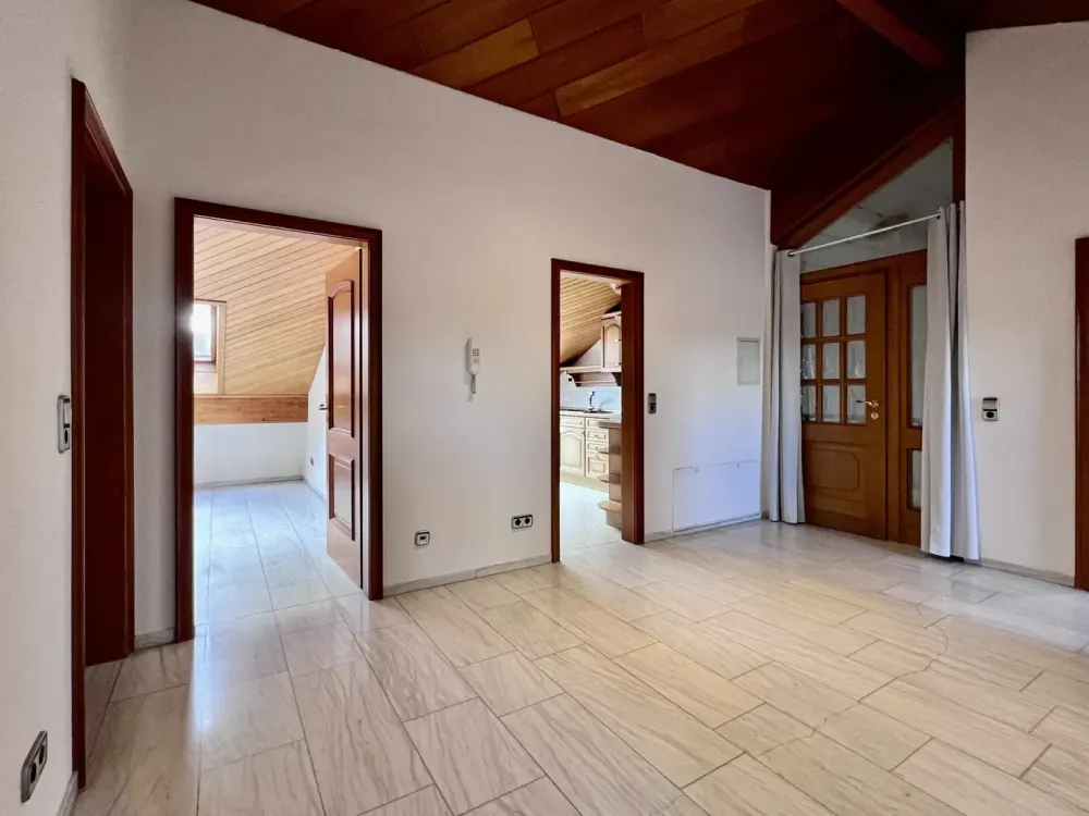 73779 Deizisau: 4-Zimmer-Wohnung im 1.OG eines Mehrfamilienhauses in bester Aussichtslage.