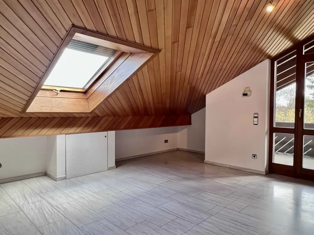 73779 Deizisau: 4-Zimmer-Wohnung im 1.OG eines Mehrfamilienhauses in bester Aussichtslage.
