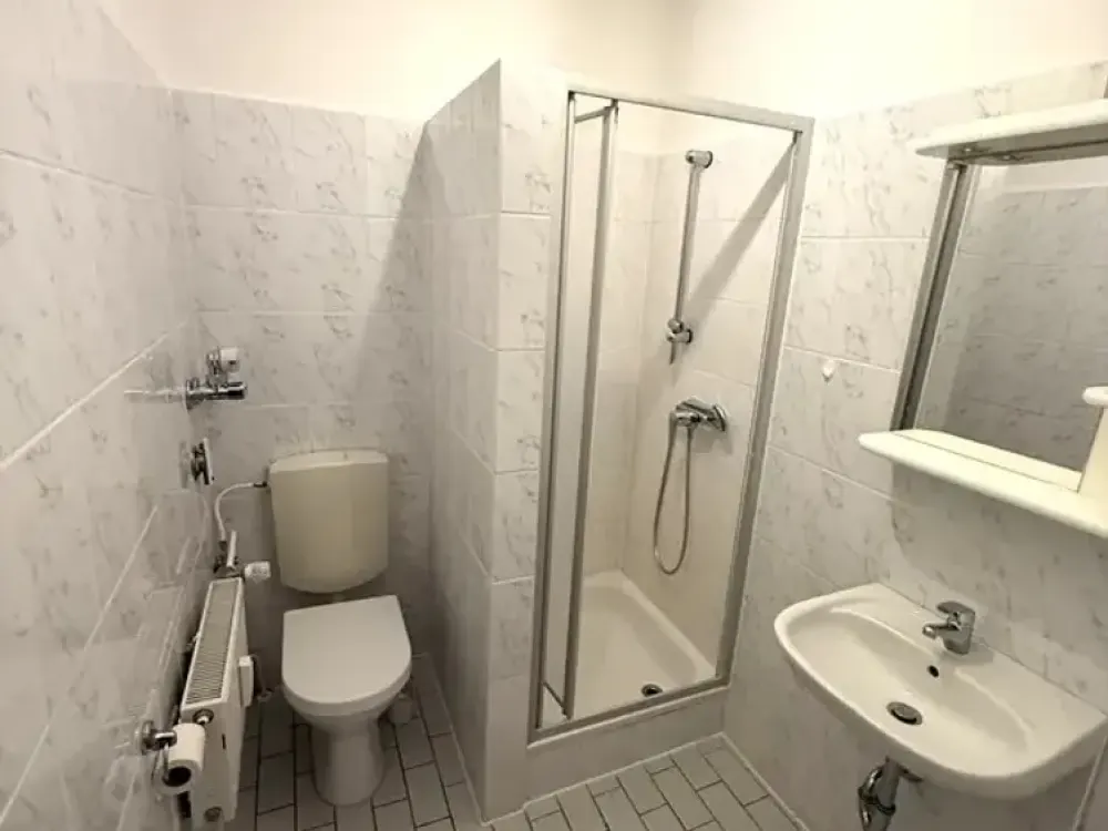 1-Zimmer Apartment in Frankfurt-Eschersheim mit Pool und Sauna im Haus