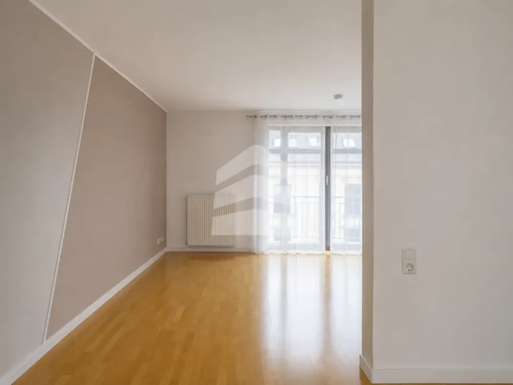 Helle loftartige Wohnung mit viel Stauraum und Balkon in Zentrumsnähe