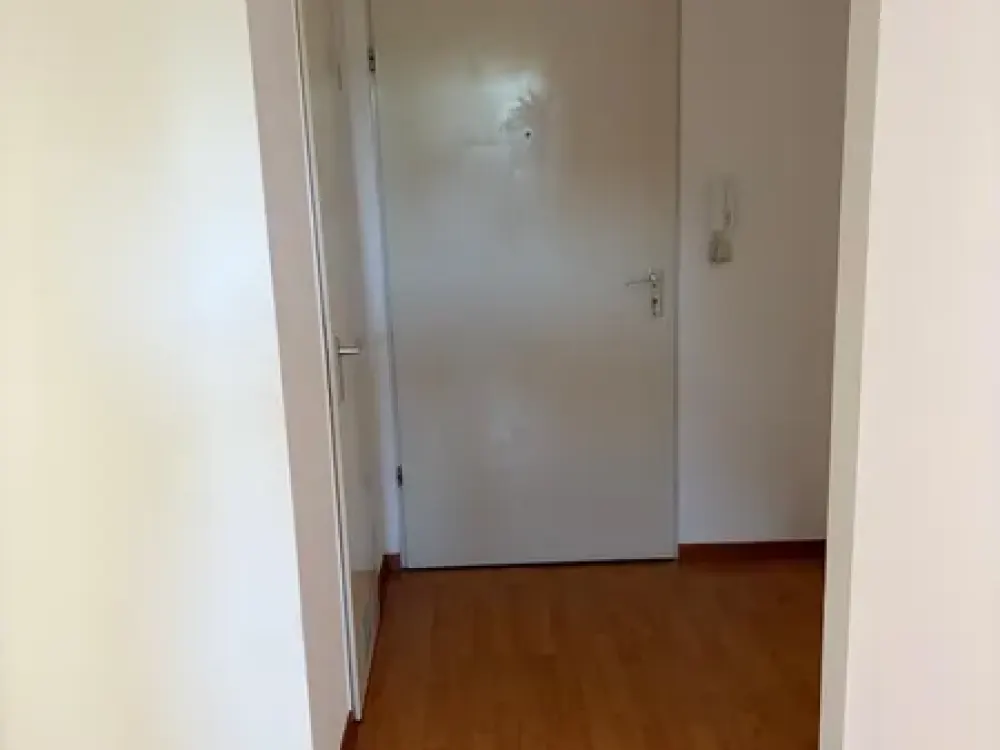 Bogenhausen: Helle Wohnung mit Balkon und Aufzug