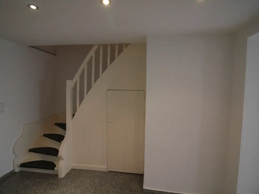 Kleines Häuschen als 2-Raumwohnung über zwei Etagen mit Innenhof