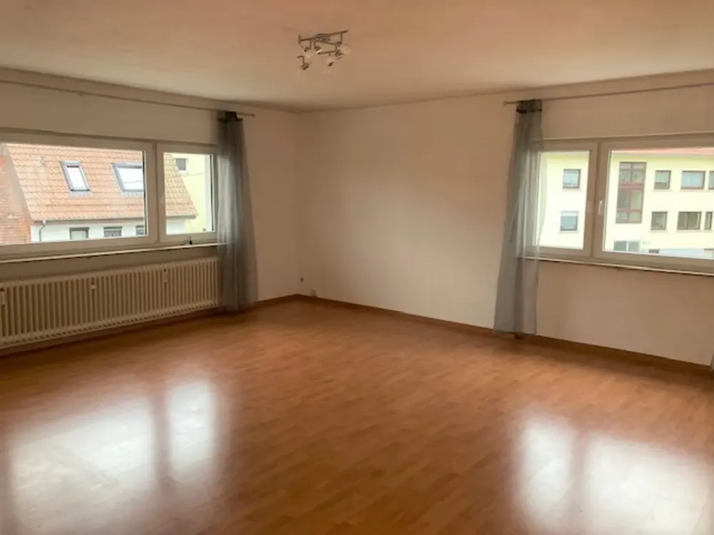 3 Room Apartment with Balcony!