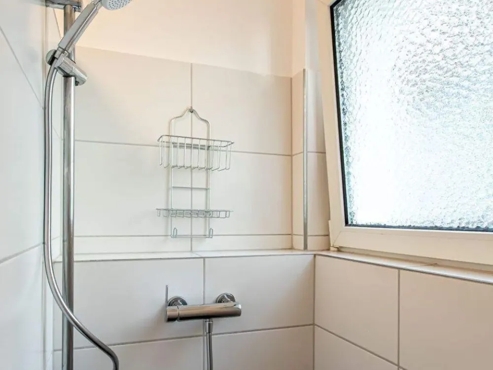 Ab Sofort - gemütlich möbliertes Zimmer in moderner 5er WG - mitten im Bahnhofsviertel