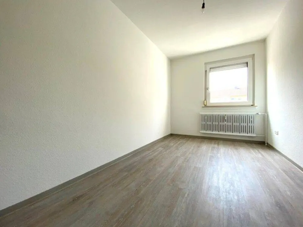 Schöne 3-Zimmer-Wohnung mit Wand und Bodenbelag