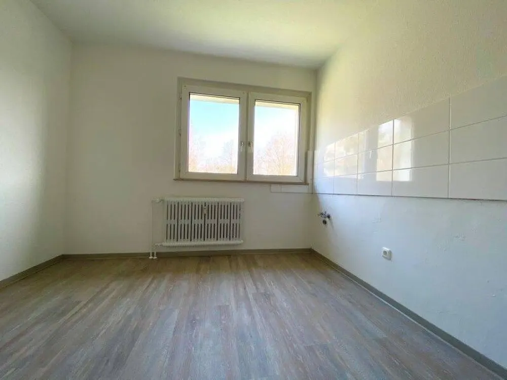 Schöne 3-Zimmer-Wohnung mit Wand und Bodenbelag