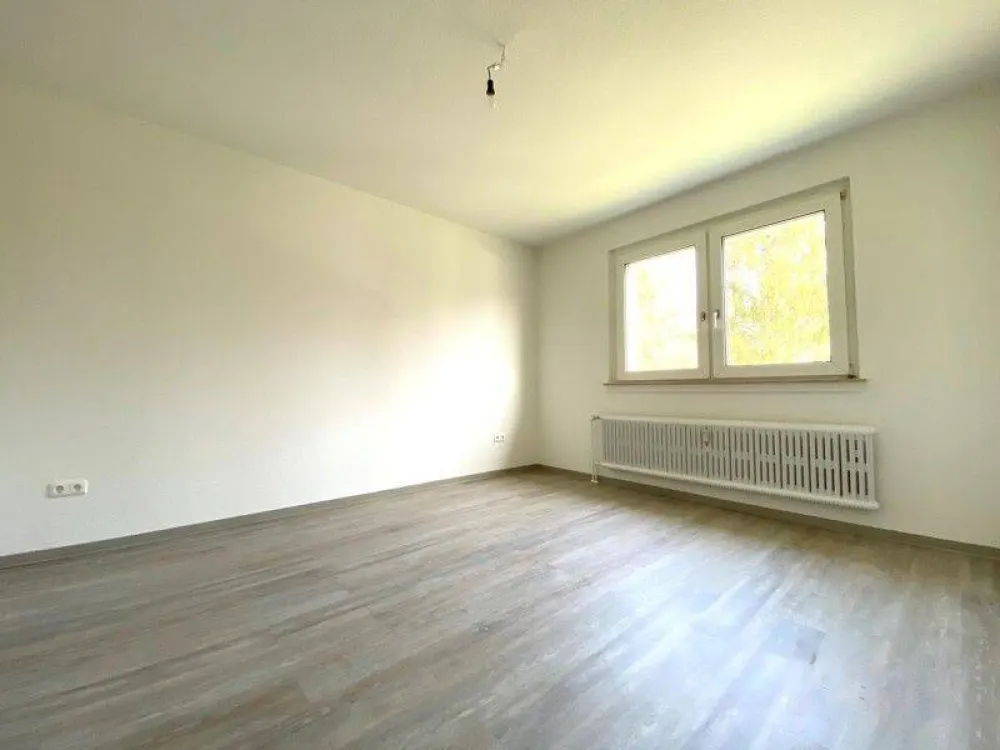 Schöne 3-Zimmer-Wohnung mit Wand und Bodenbelag