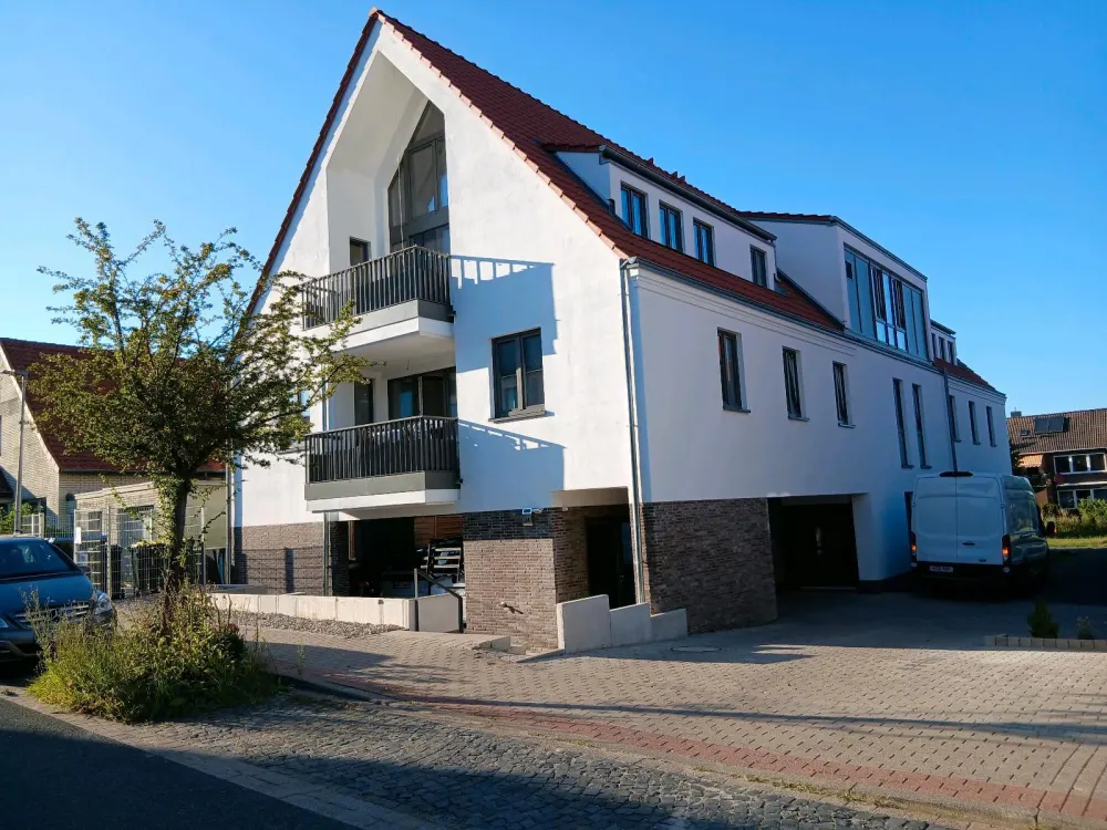 Moderne 4-Zimmer-Wohnung - neuwertig mit Einbauküche