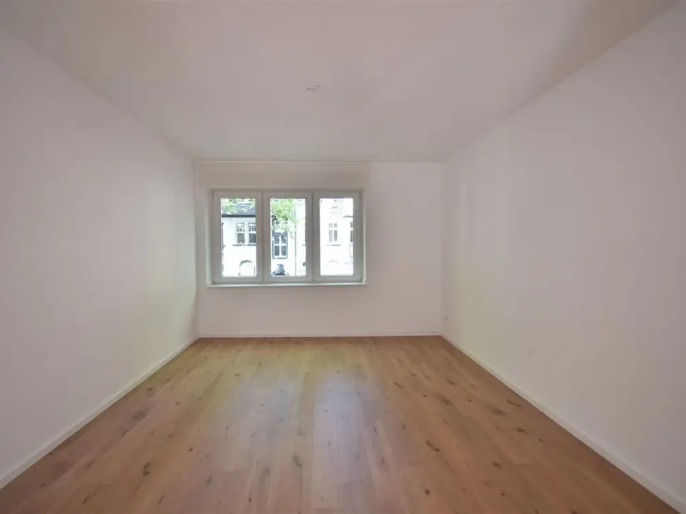 Großzügiges Wohnen! Gepflegte 3-Zi-Whg mit Balkon in KR-City