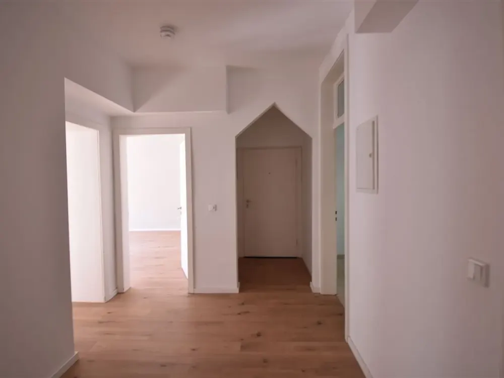 Großzügiges Wohnen! Gepflegte 3-Zi-Whg mit Balkon in KR-City