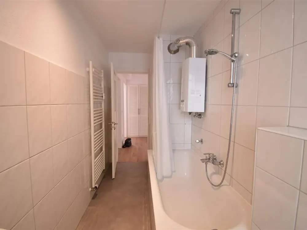 Großzügiges Wohnen! Gepflegte 3-Zi-Whg mit Balkon in KR-City