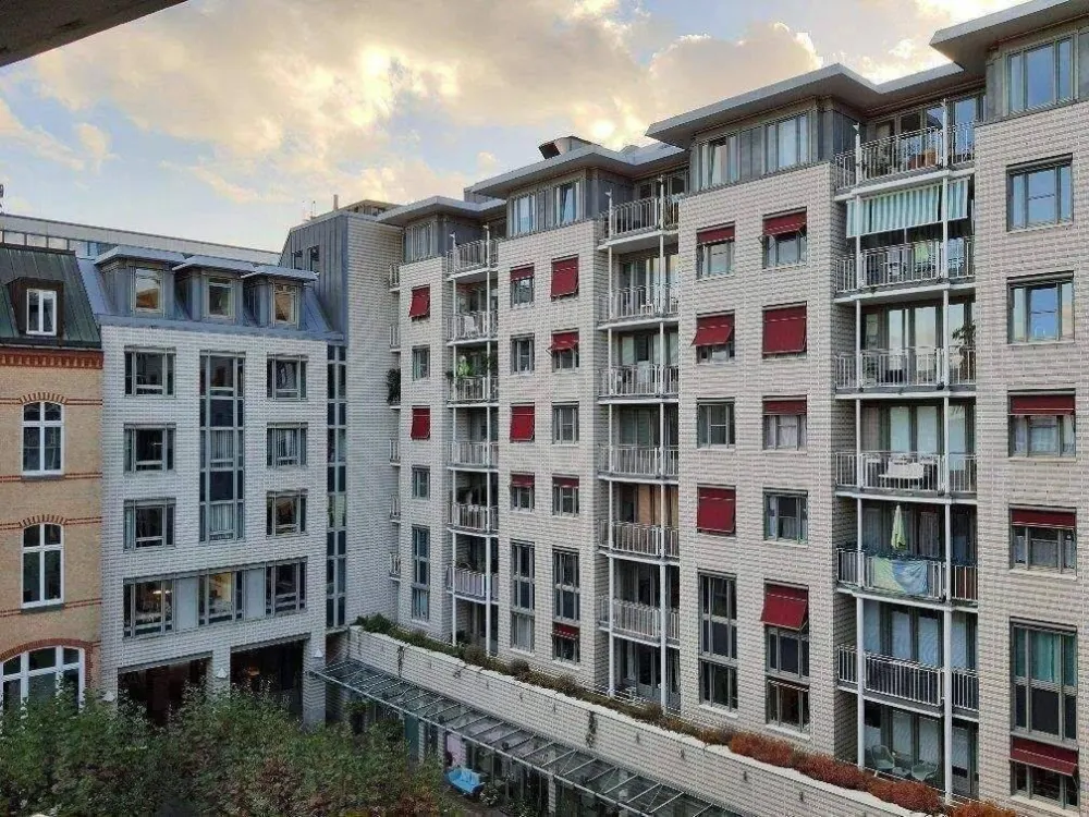 ABC Straße 44-46 - 2,5 Zi.-Whg. - 4. OG - Balkon - 1a Lage - Concierge 7/24