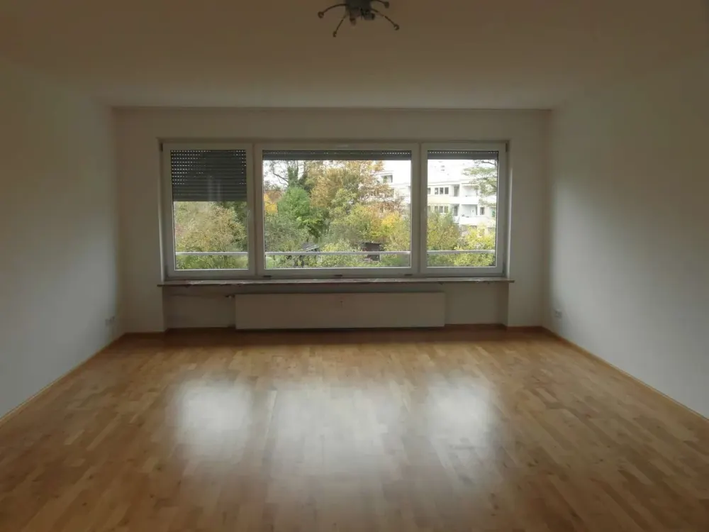 Schöne, geräumige drei Zimmer Wohnung in Stuttgart, Weilimdorf