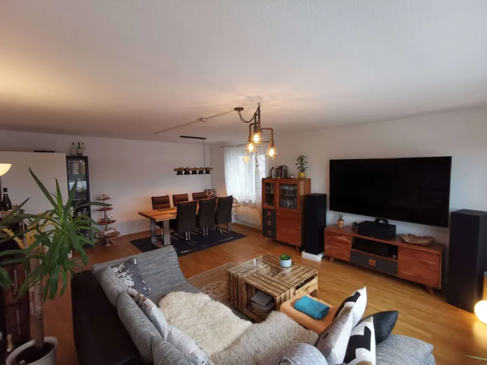 Schöne, geräumige drei Zimmer Wohnung in Stuttgart, Weilimdorf