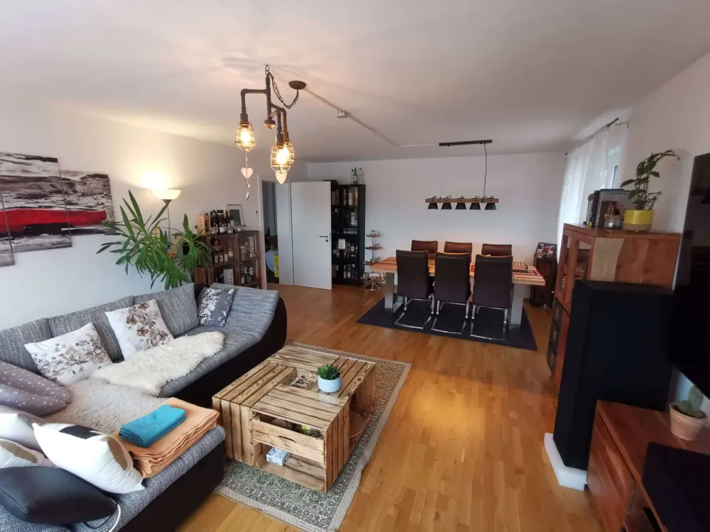 Schöne, geräumige drei Zimmer Wohnung in Stuttgart, Weilimdorf