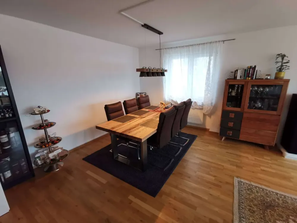 Schöne, geräumige drei Zimmer Wohnung in Stuttgart, Weilimdorf
