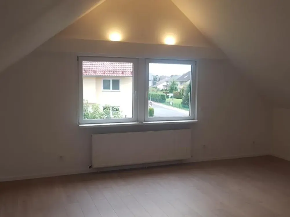 Ansprechende 2-Zimmer-Dachgeschosswohnung mit EBK in Bruchköbel