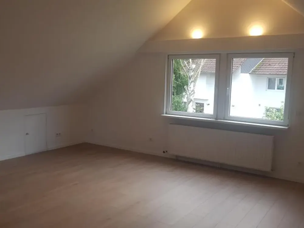 Ansprechende 2-Zimmer-Dachgeschosswohnung mit EBK in Bruchköbel