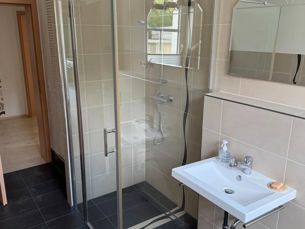 Moderne frisch sanierte Wohnung in DD Klotzsche, Möblierung mögl.
