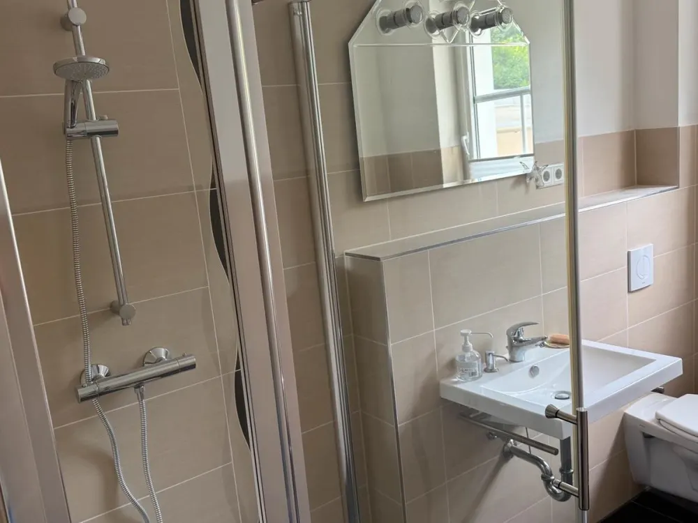 Moderne frisch sanierte Wohnung in DD Klotzsche, Möblierung mögl.