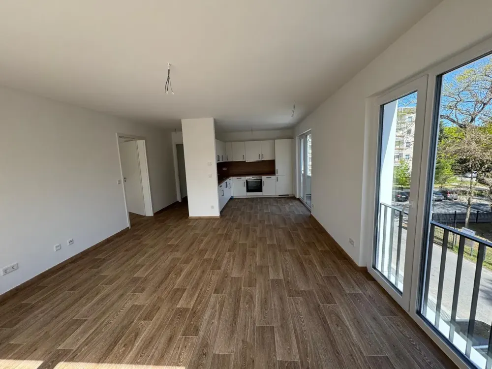 Generationsübergreifendes Wohnen: 3-Zimmer-Wohnung mit Loggia in Zeuthen