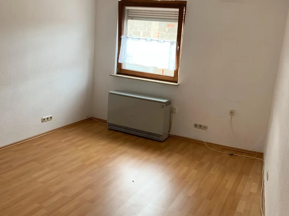 Zwei Zimmer, Küche, Bad mit Einbauküche