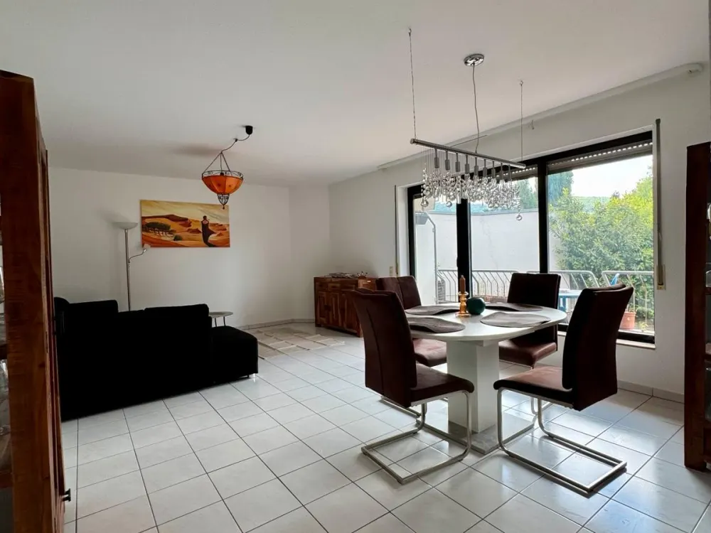 Bright 3-room apartment with fitted kitchen, balcony and parking space in St. Ingbert