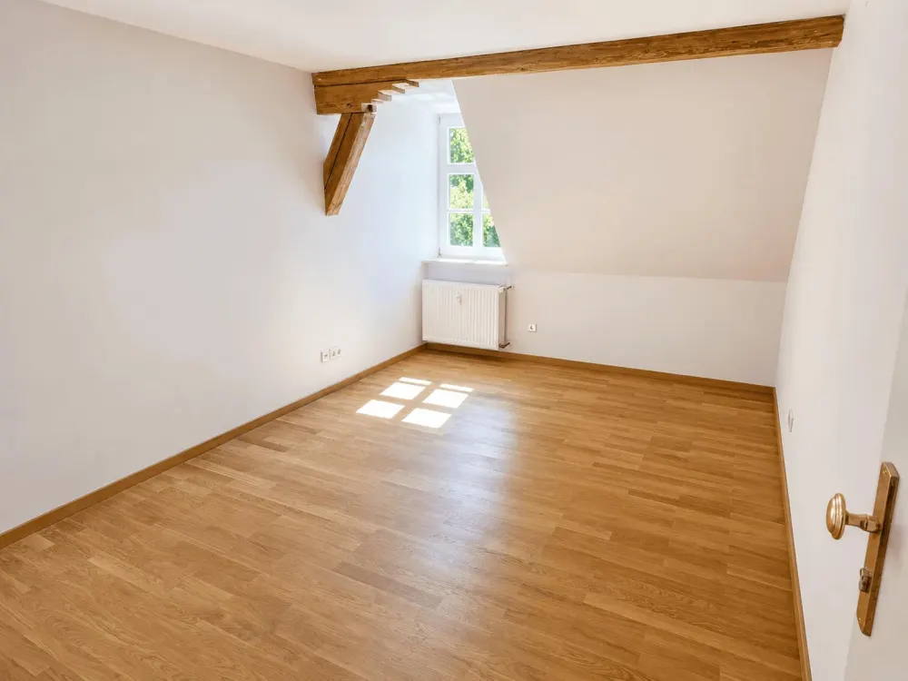 Liebevolle Dachgeschosswohnung mit historischem Flair im repräsentativen Schloss Kalchreuth