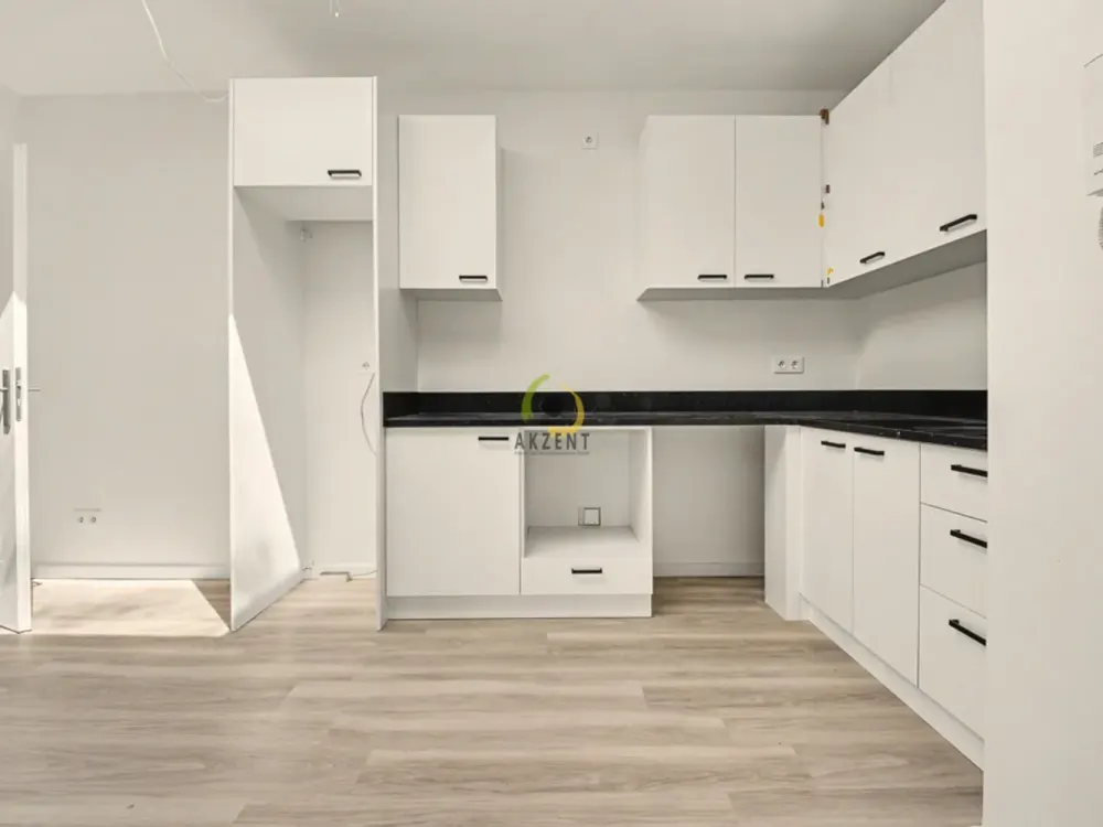Erstbezug - Stilvolle 2-Zimmer-Neubauwohnung mit Balkon, EBK & Möblierung - Direkt am S-Bahnhof