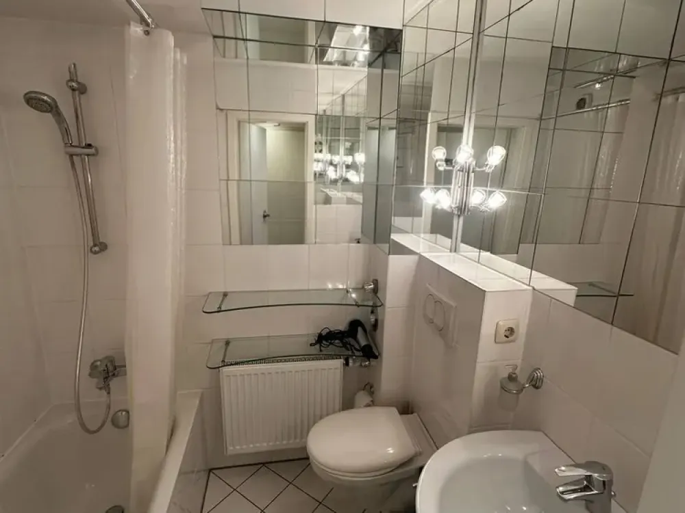 Furnished 1-Room Apartment (30 m2) in Schwabing, Available Immediately, Registration Possible