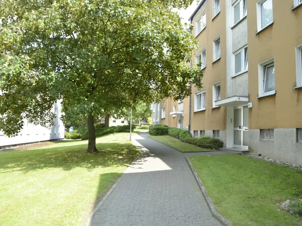 Ruhiges Wohnen im Loxbaum: Sanierte 2-Zimmer Wohnung, Balkon und Grünanlage mit Dusche