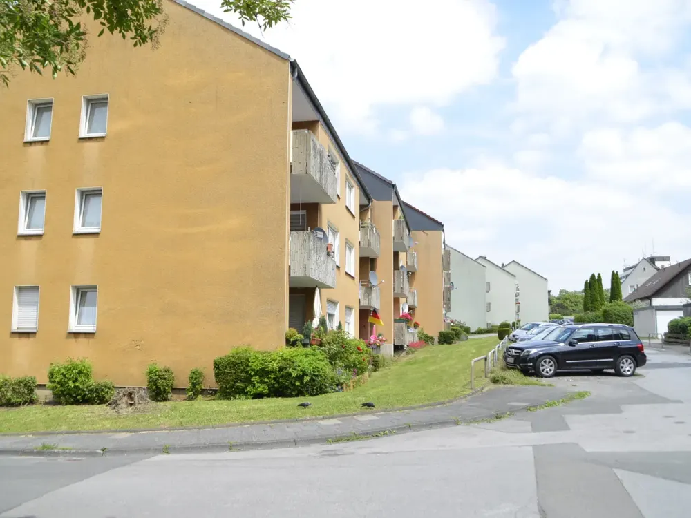 Ruhiges Wohnen im Loxbaum: Sanierte 2-Zimmer Wohnung, Balkon und Grünanlage mit Dusche