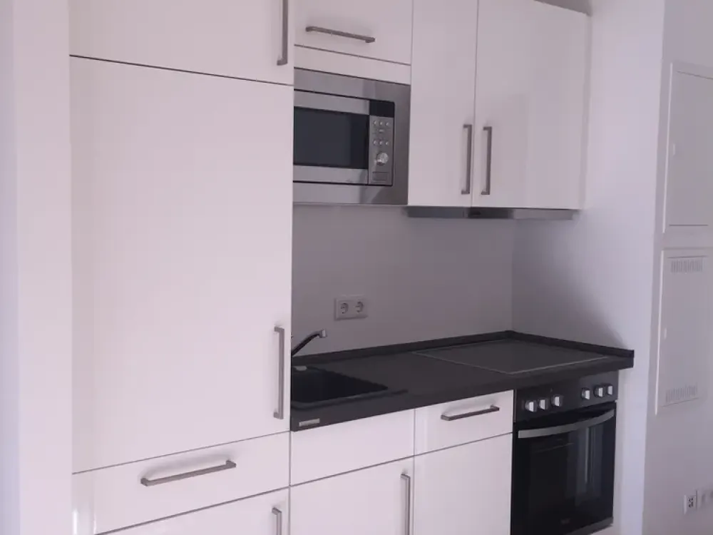 Wasserblick inklusive! Voll möbliertes 1-Zimmer-Apartment mit Balkon & Einbauküche