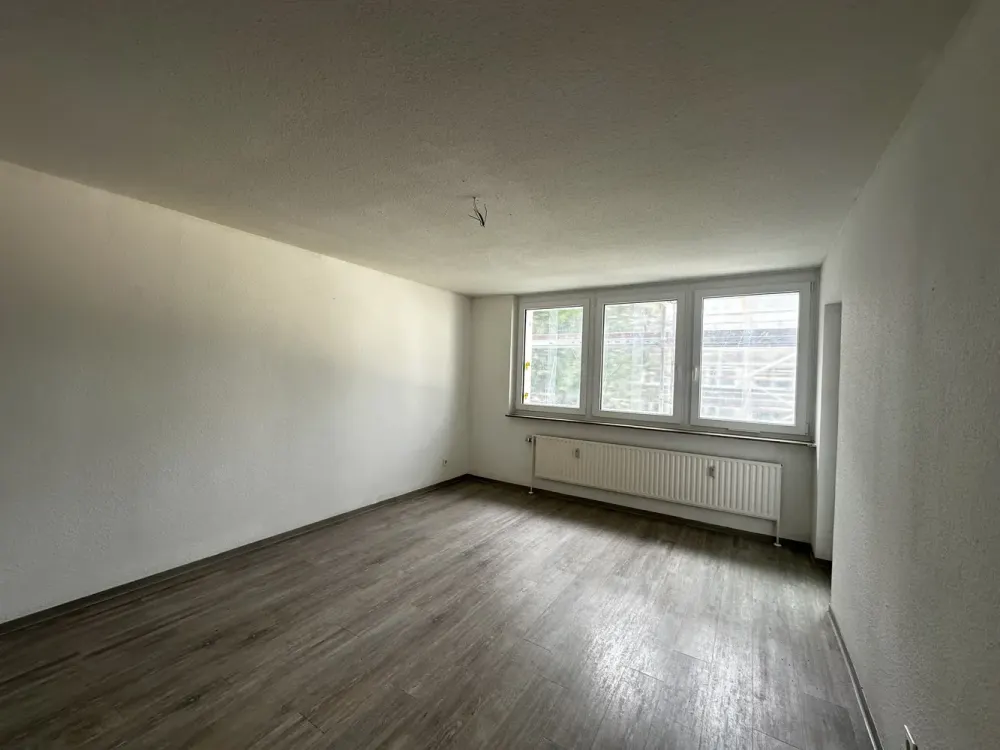 TOP renovierte Wohnung mit neuem Bad und Einbauküche !